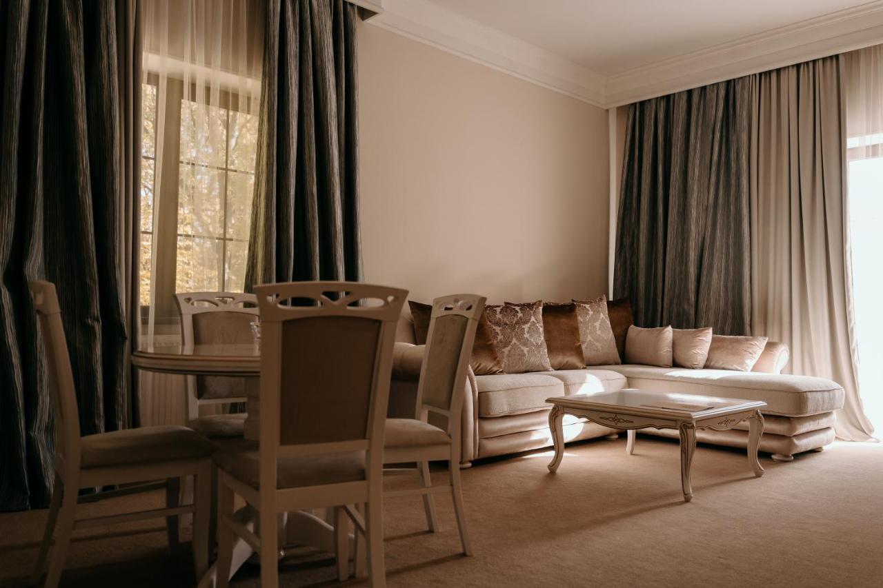 Hotel Zastava Uman Dmytrushky Exterior foto